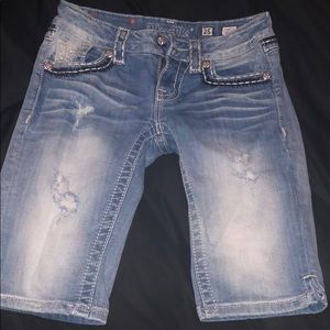 MISS ME BERMUDA SHORTS GR8 CONDITION